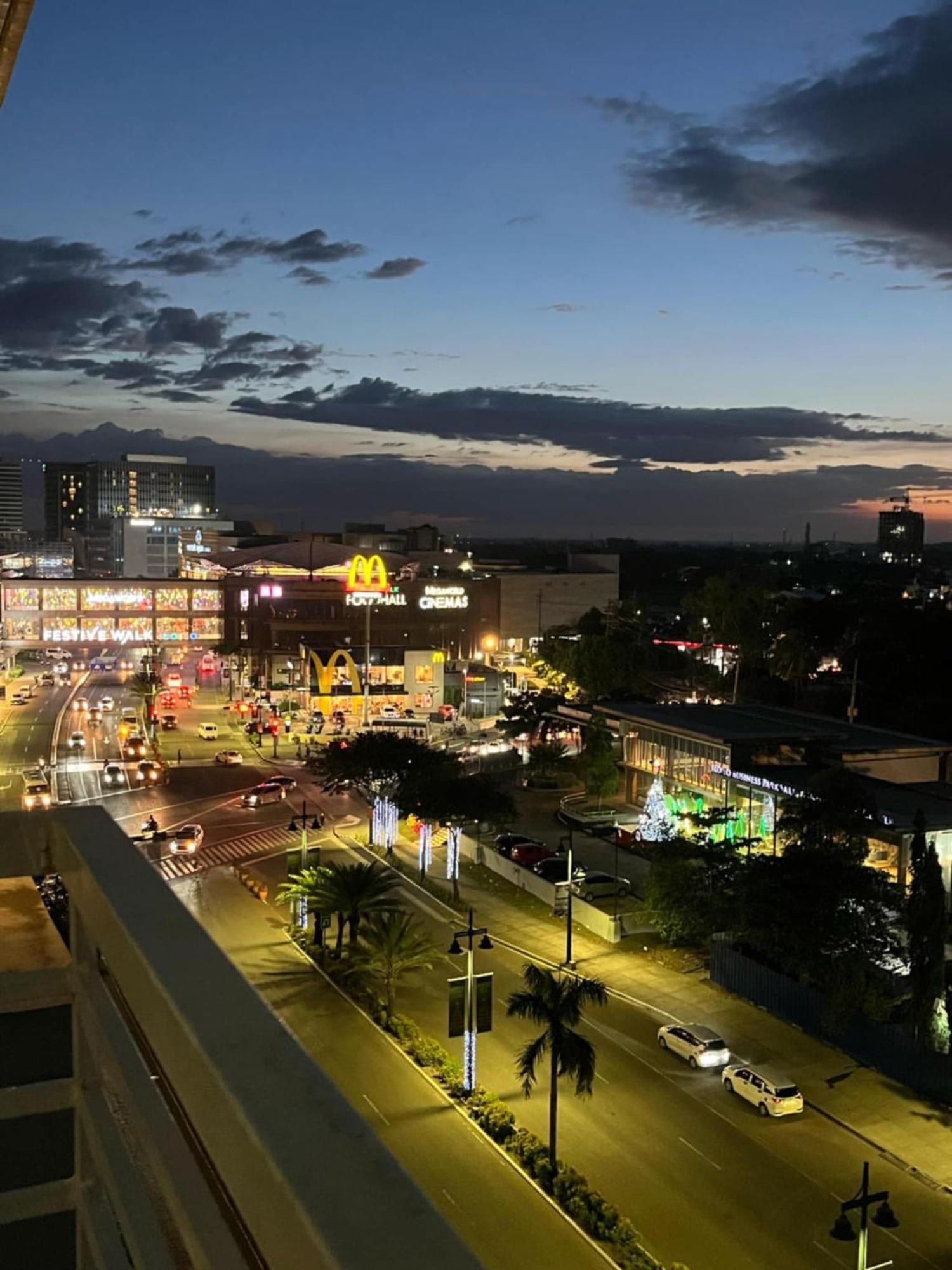 One Madison Tower 3 Deluxe Condo: Megaworld Boulevard Retreat Iloilo City Exterior photo